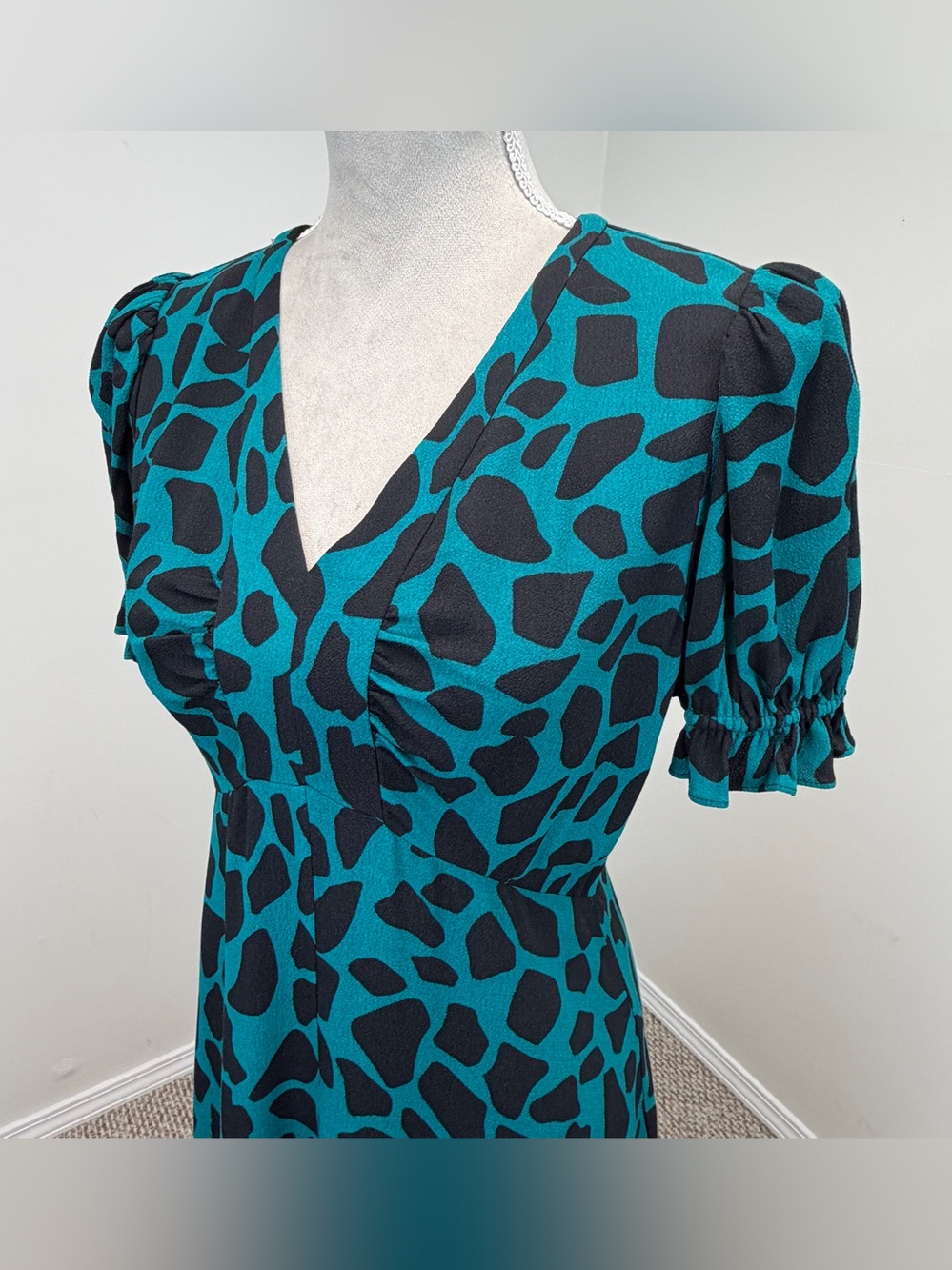 Diane Von Furstenberg DVF Alexis Giraffe Print Dress Sz 4 Puff Sleeve Teal Goth - Picture 9 of 15